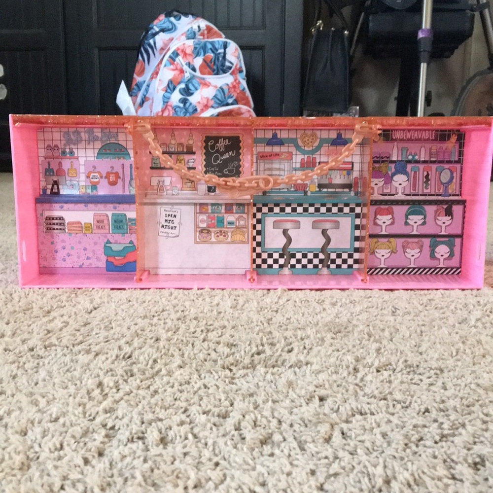 LOL Surprise 3-1 pop up store with carrying case